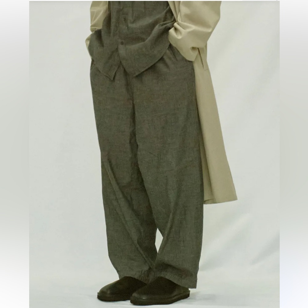 Relaxed Fit Men's Trousers in Olive Green